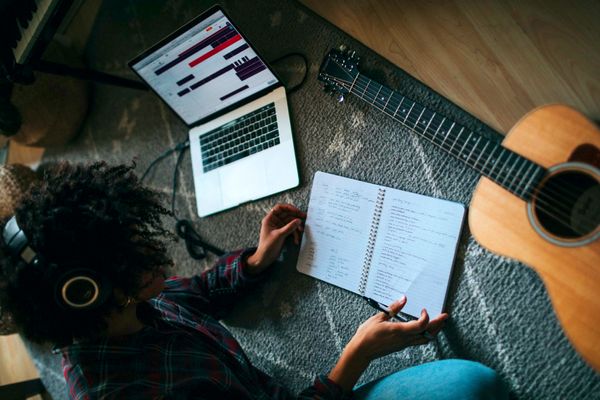 Top 10 Best Guitar Lessons Online: Master How to Play Guitar in 2024